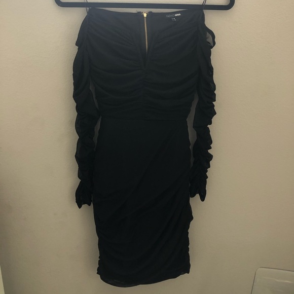 Formal dress - Picture 3 of 6